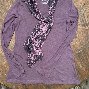 Long sleeve v-neck tee & detachable scarf!